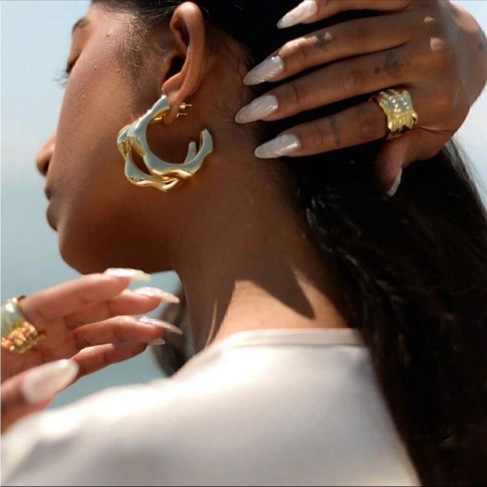 Gold hoop earrings M317